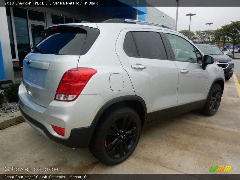 Silver Ice Metallic / Jet Black 2018 Chevrolet Trax LT