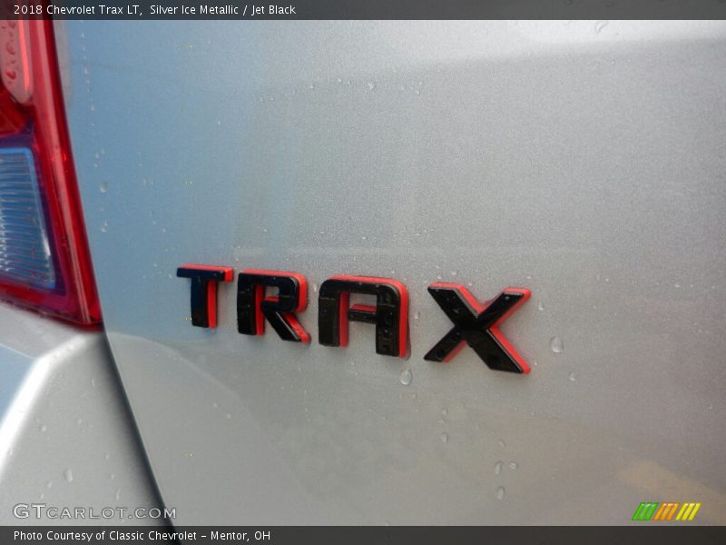 Silver Ice Metallic / Jet Black 2018 Chevrolet Trax LT