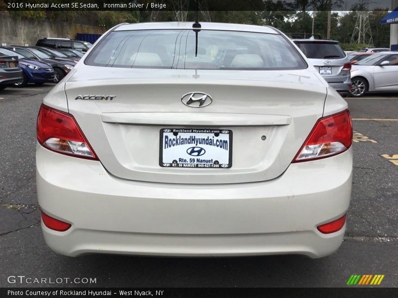 Ironman Silver / Beige 2016 Hyundai Accent SE Sedan
