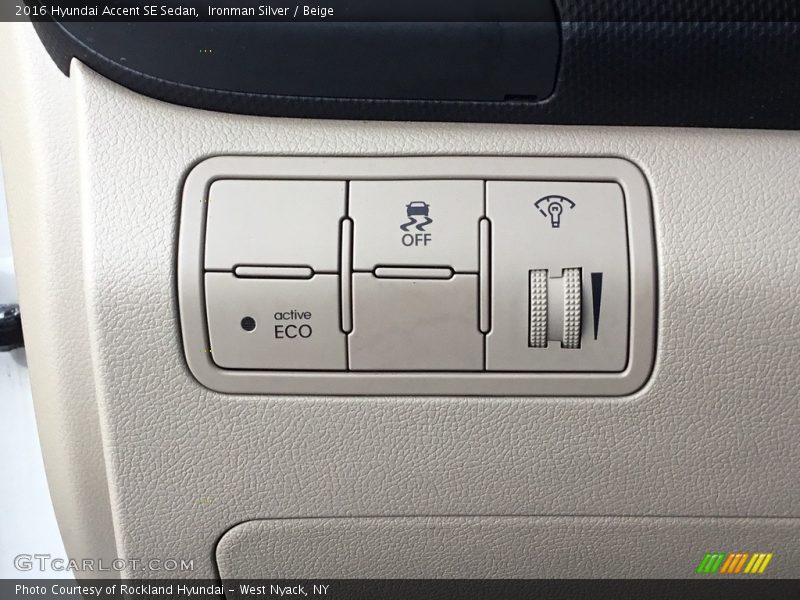 Ironman Silver / Beige 2016 Hyundai Accent SE Sedan