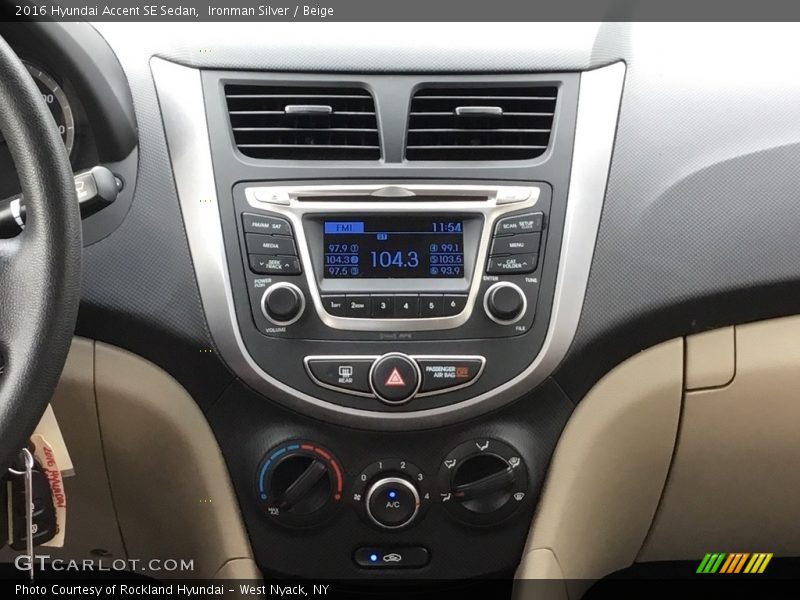 Ironman Silver / Beige 2016 Hyundai Accent SE Sedan