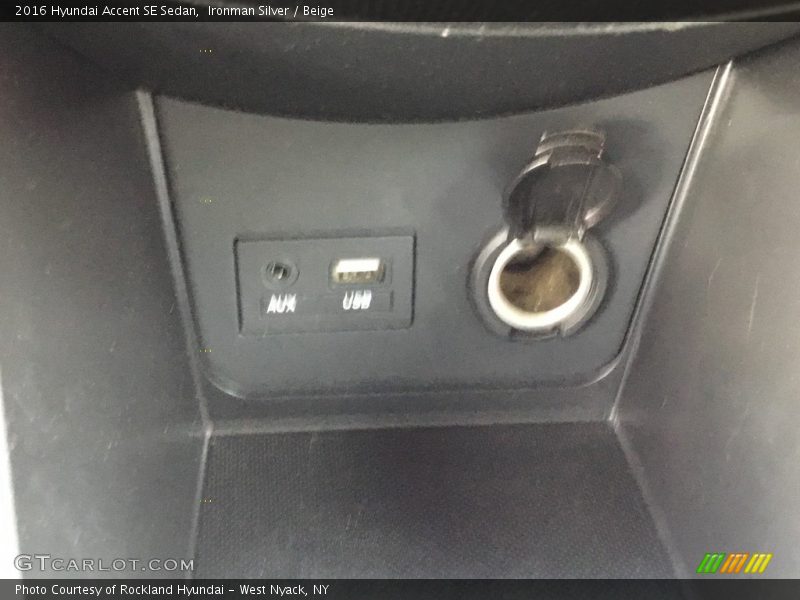 Ironman Silver / Beige 2016 Hyundai Accent SE Sedan