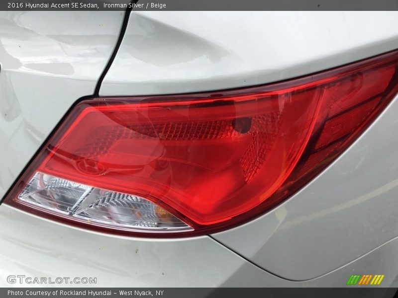 Ironman Silver / Beige 2016 Hyundai Accent SE Sedan