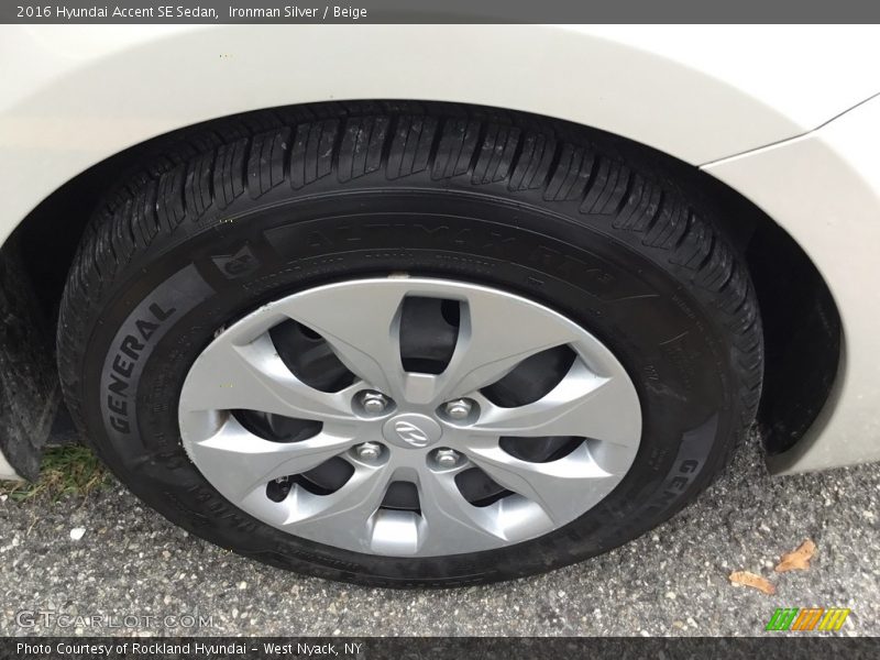 Ironman Silver / Beige 2016 Hyundai Accent SE Sedan