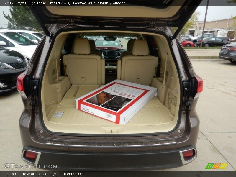 Toasted Walnut Pearl / Almond 2017 Toyota Highlander Limited AWD