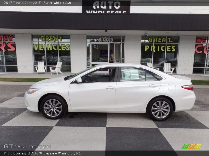 Super White / Ash 2017 Toyota Camry XLE
