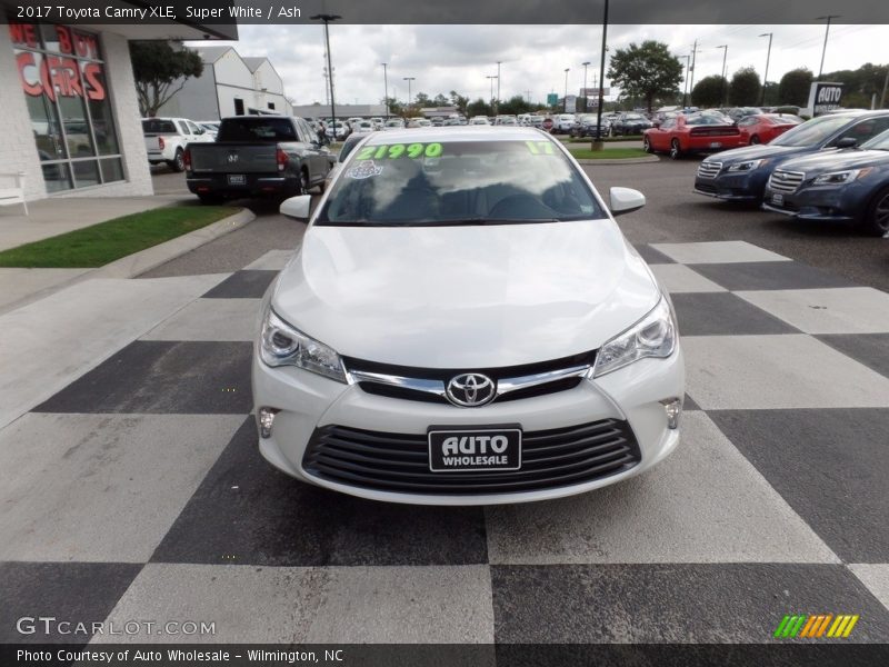 Super White / Ash 2017 Toyota Camry XLE