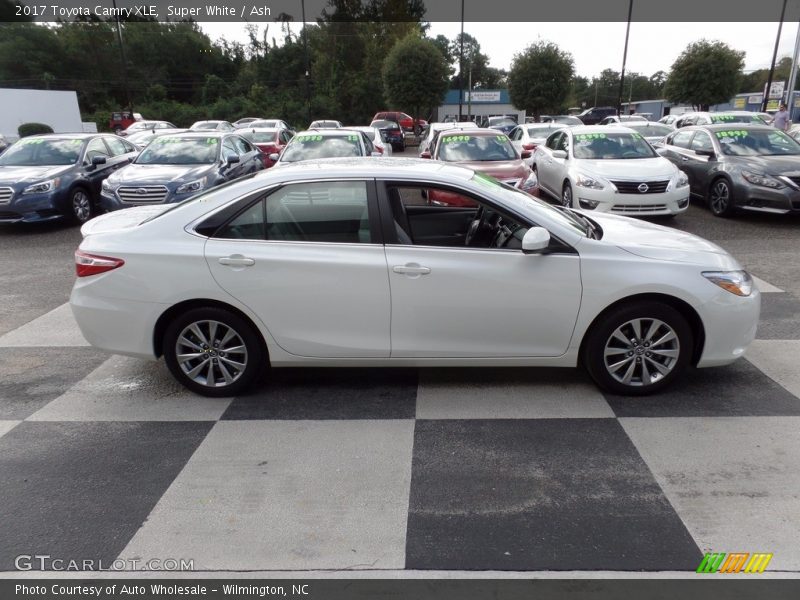 Super White / Ash 2017 Toyota Camry XLE