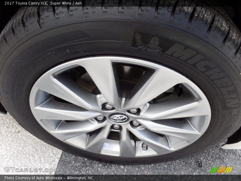 Super White / Ash 2017 Toyota Camry XLE