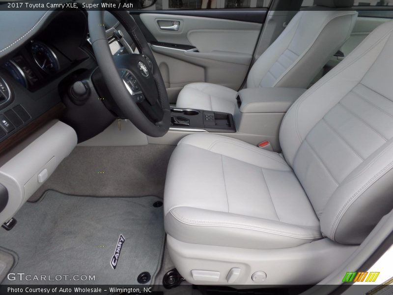 Super White / Ash 2017 Toyota Camry XLE