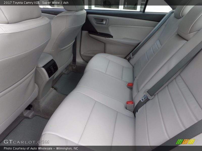 Super White / Ash 2017 Toyota Camry XLE