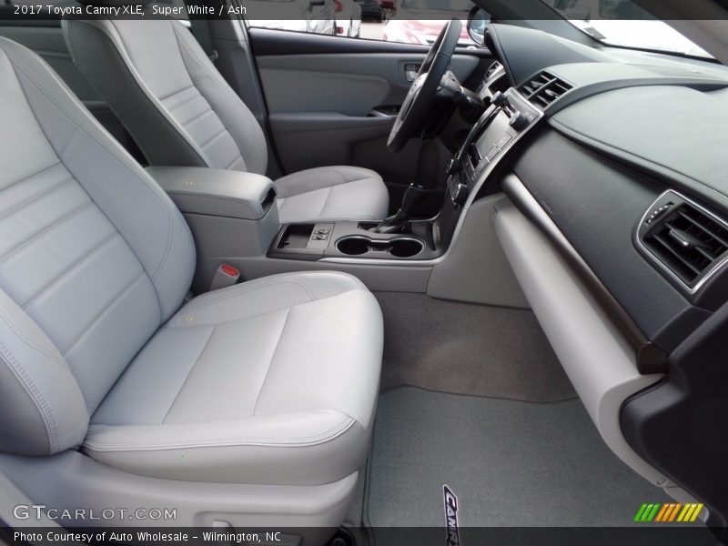 Super White / Ash 2017 Toyota Camry XLE
