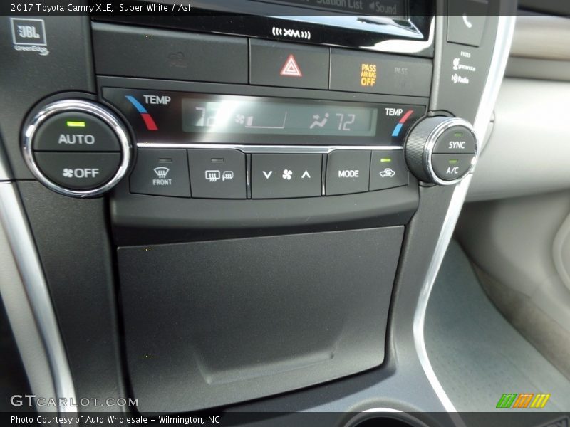 Super White / Ash 2017 Toyota Camry XLE