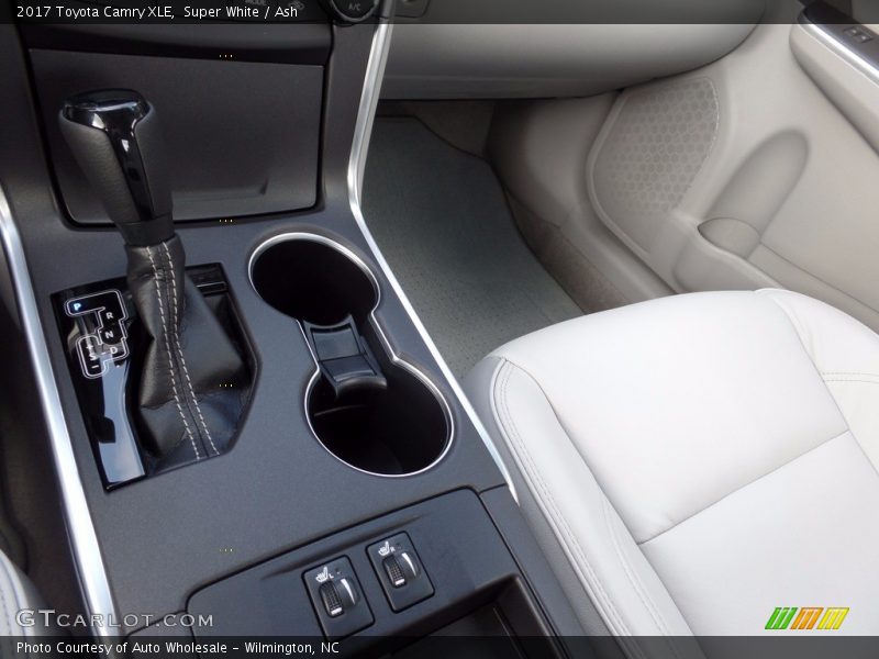 Super White / Ash 2017 Toyota Camry XLE