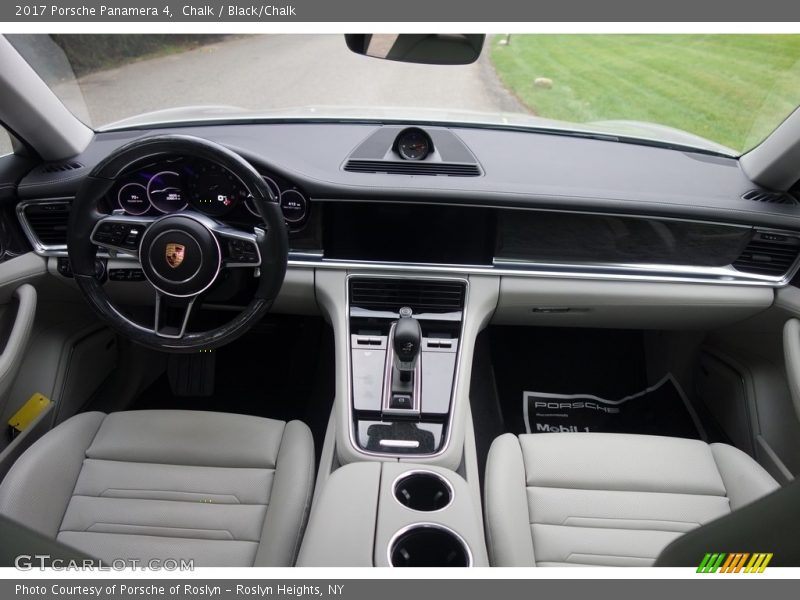 Dashboard of 2017 Panamera 4