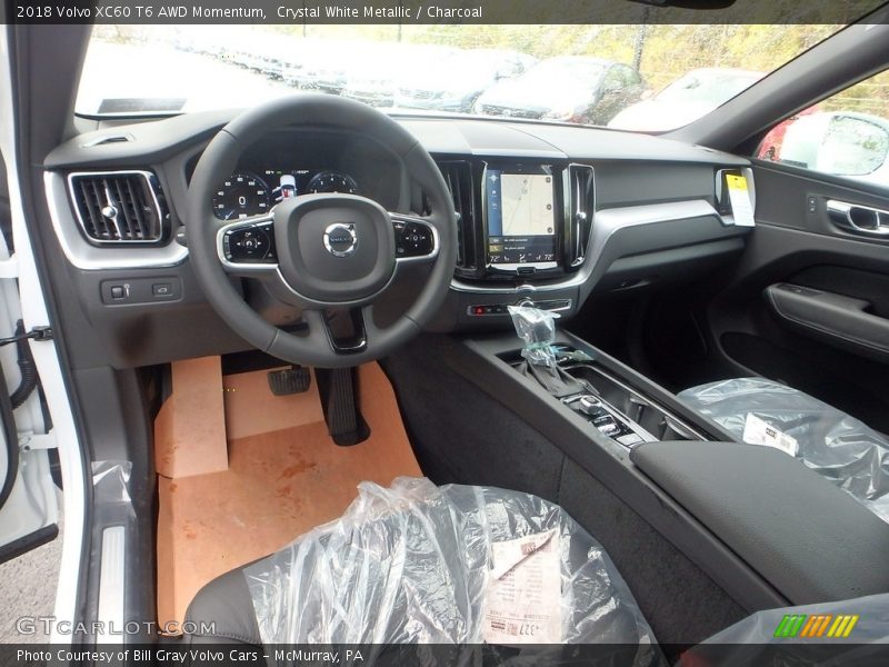  2018 XC60 T6 AWD Momentum Charcoal Interior
