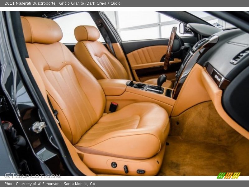 Front Seat of 2011 Quattroporte 
