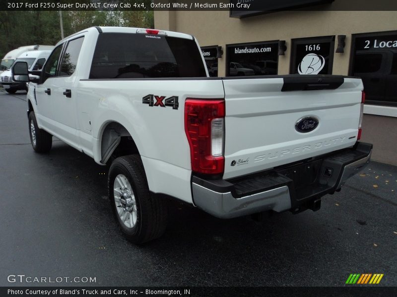 Oxford White / Medium Earth Gray 2017 Ford F250 Super Duty XLT Crew Cab 4x4