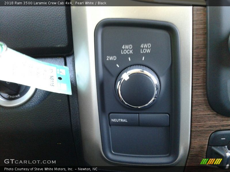 Pearl White / Black 2018 Ram 3500 Laramie Crew Cab 4x4