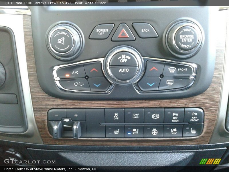 Pearl White / Black 2018 Ram 3500 Laramie Crew Cab 4x4