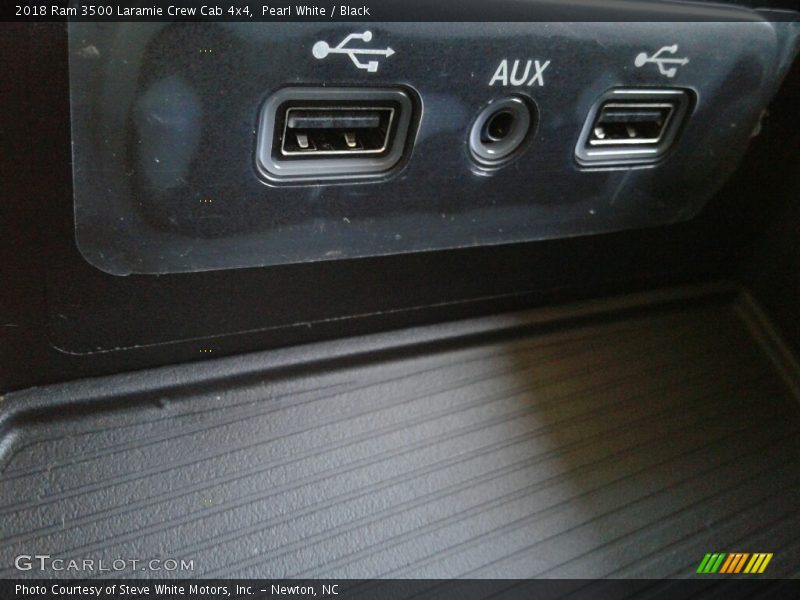 Pearl White / Black 2018 Ram 3500 Laramie Crew Cab 4x4