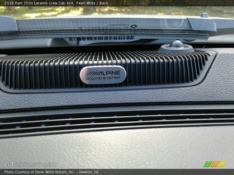 Pearl White / Black 2018 Ram 3500 Laramie Crew Cab 4x4