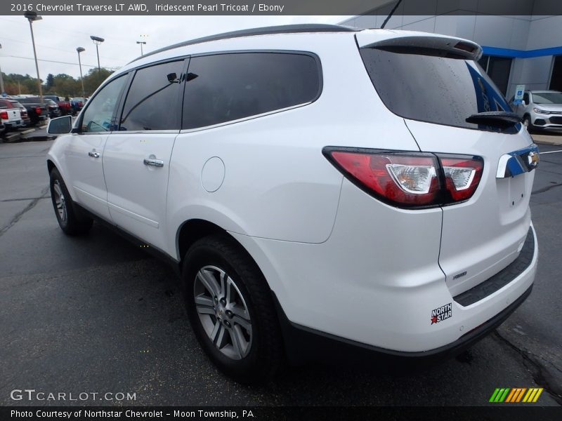Iridescent Pearl Tricoat / Ebony 2016 Chevrolet Traverse LT AWD