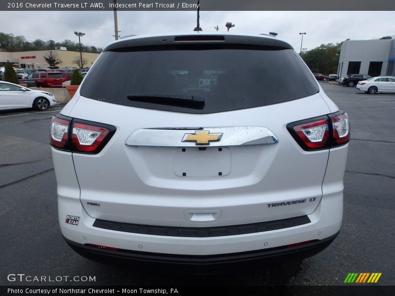 Iridescent Pearl Tricoat / Ebony 2016 Chevrolet Traverse LT AWD