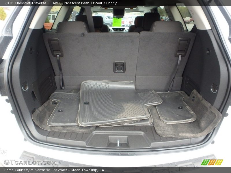 Iridescent Pearl Tricoat / Ebony 2016 Chevrolet Traverse LT AWD