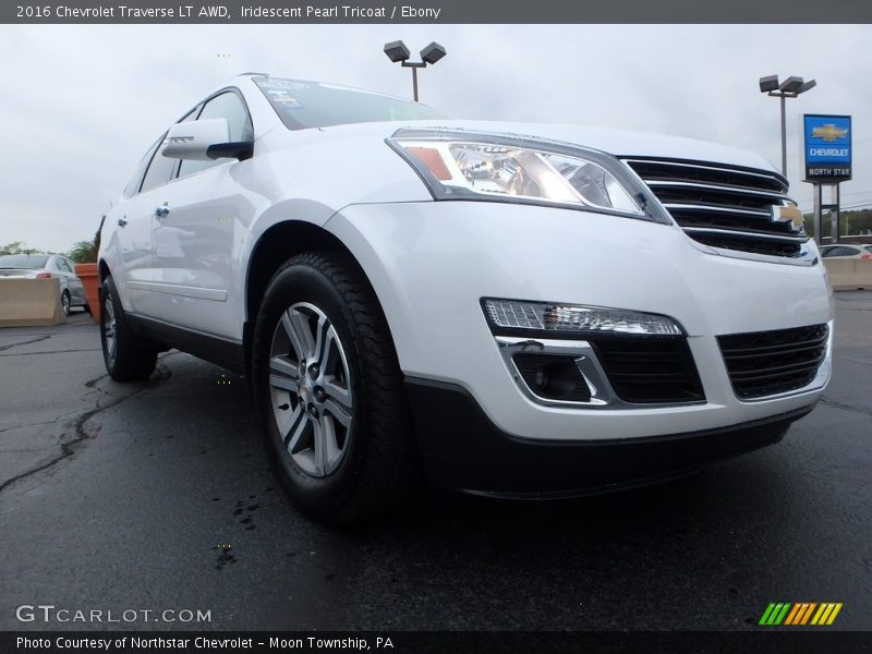 Iridescent Pearl Tricoat / Ebony 2016 Chevrolet Traverse LT AWD