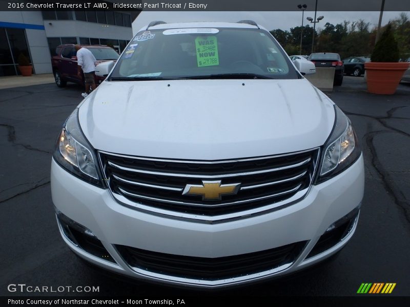 Iridescent Pearl Tricoat / Ebony 2016 Chevrolet Traverse LT AWD