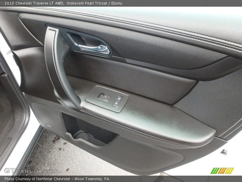 Iridescent Pearl Tricoat / Ebony 2016 Chevrolet Traverse LT AWD