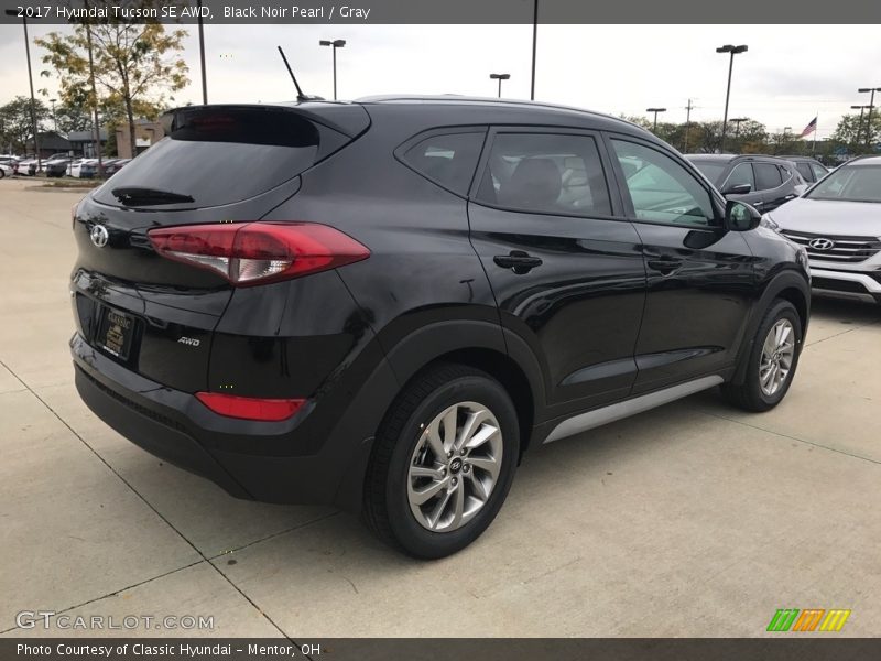 Black Noir Pearl / Gray 2017 Hyundai Tucson SE AWD