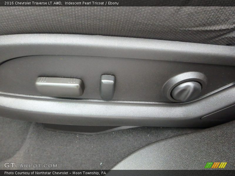 Iridescent Pearl Tricoat / Ebony 2016 Chevrolet Traverse LT AWD
