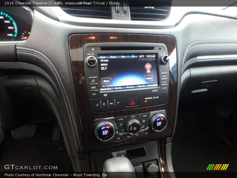 Iridescent Pearl Tricoat / Ebony 2016 Chevrolet Traverse LT AWD