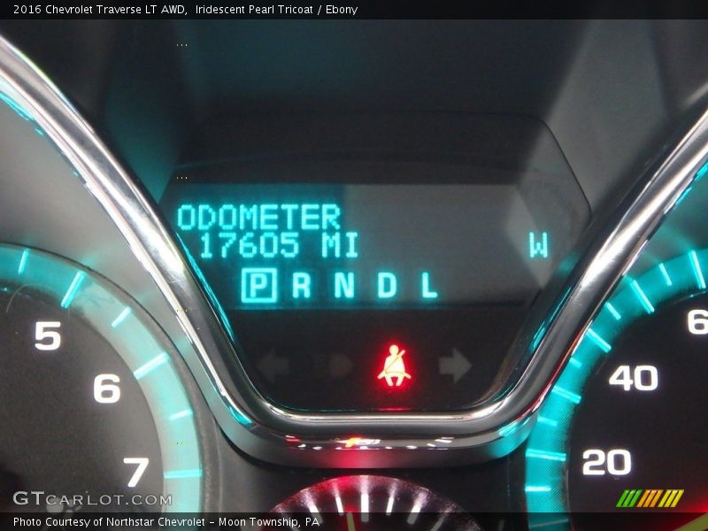 Iridescent Pearl Tricoat / Ebony 2016 Chevrolet Traverse LT AWD