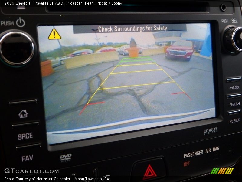 Iridescent Pearl Tricoat / Ebony 2016 Chevrolet Traverse LT AWD