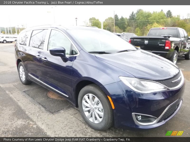 Front 3/4 View of 2018 Pacifica Touring L