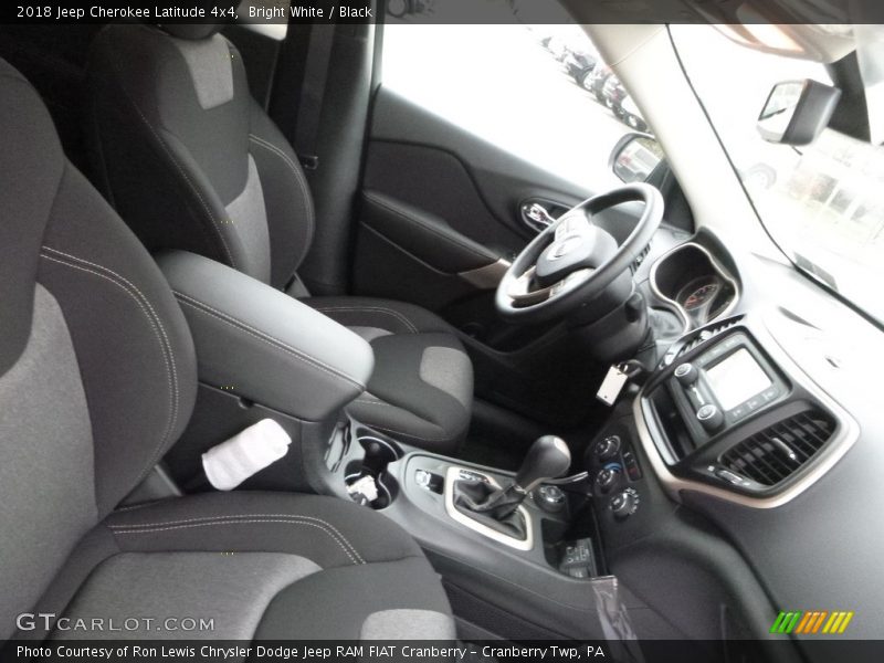 Bright White / Black 2018 Jeep Cherokee Latitude 4x4
