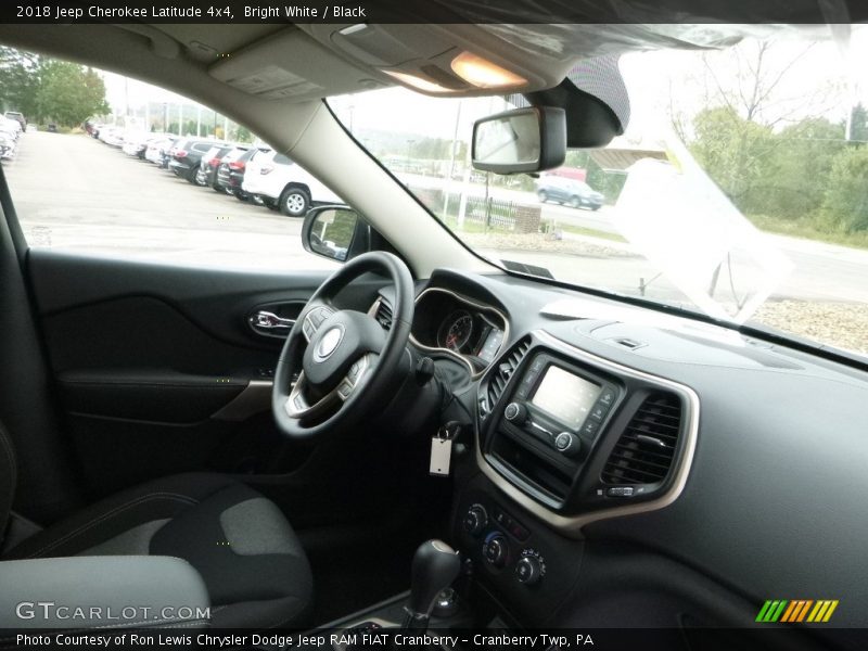 Bright White / Black 2018 Jeep Cherokee Latitude 4x4