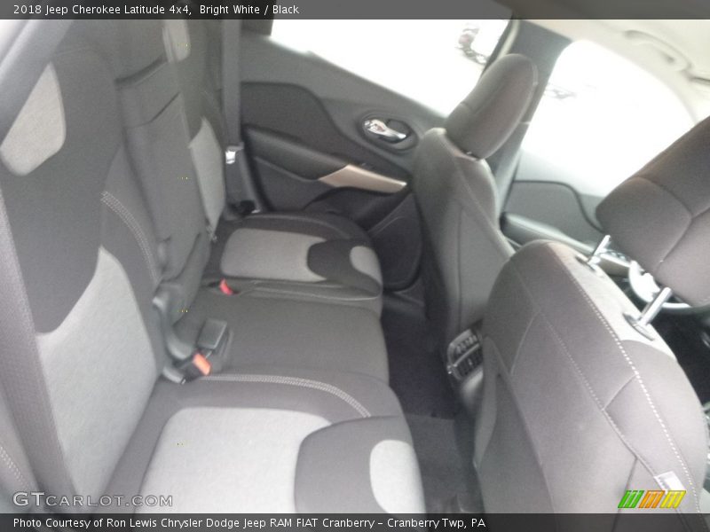 Bright White / Black 2018 Jeep Cherokee Latitude 4x4