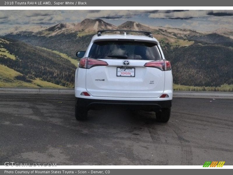 Super White / Black 2018 Toyota RAV4 LE AWD