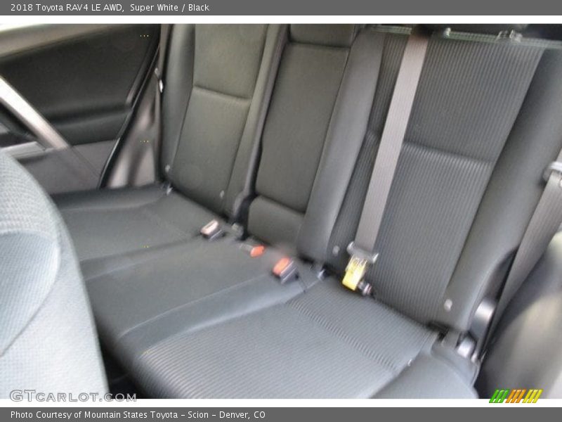 Super White / Black 2018 Toyota RAV4 LE AWD