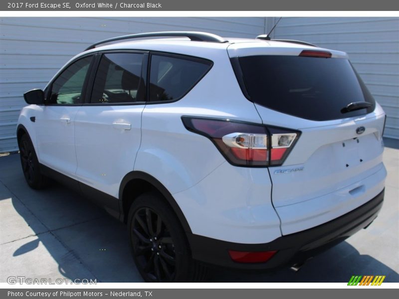 Oxford White / Charcoal Black 2017 Ford Escape SE