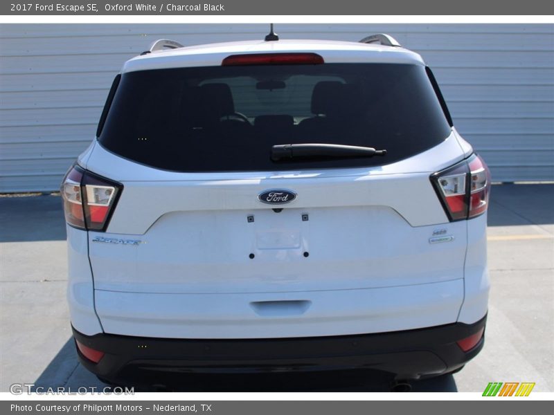 Oxford White / Charcoal Black 2017 Ford Escape SE