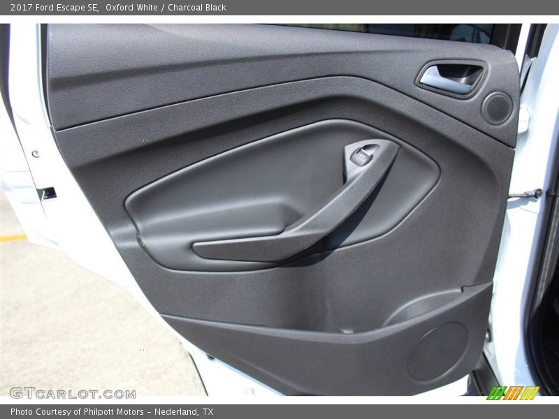 Oxford White / Charcoal Black 2017 Ford Escape SE