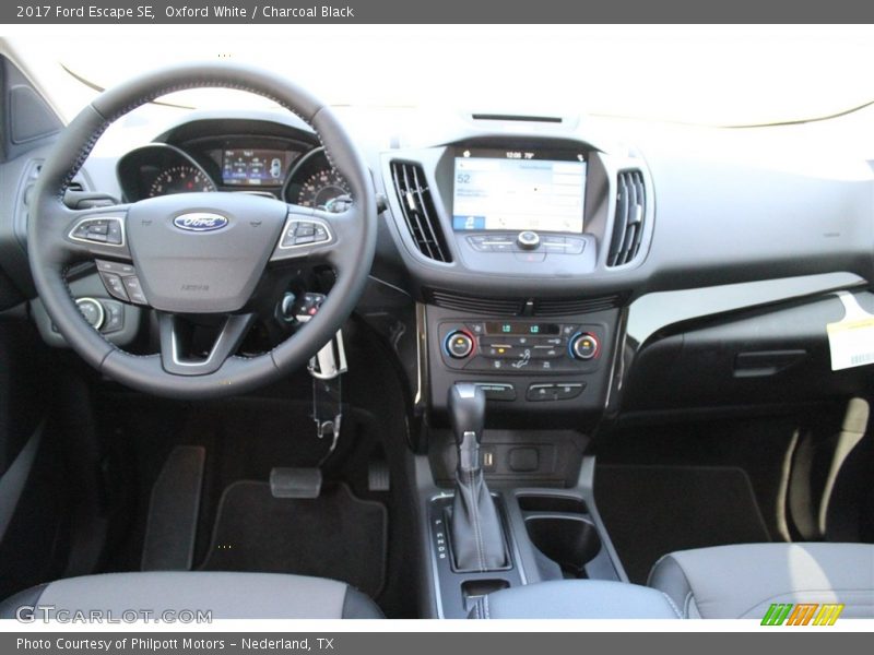 Oxford White / Charcoal Black 2017 Ford Escape SE