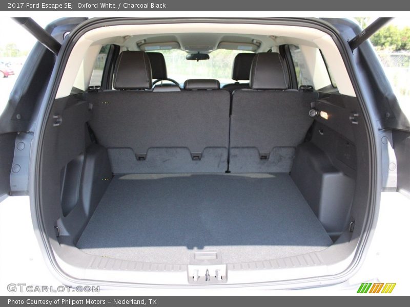 Oxford White / Charcoal Black 2017 Ford Escape SE