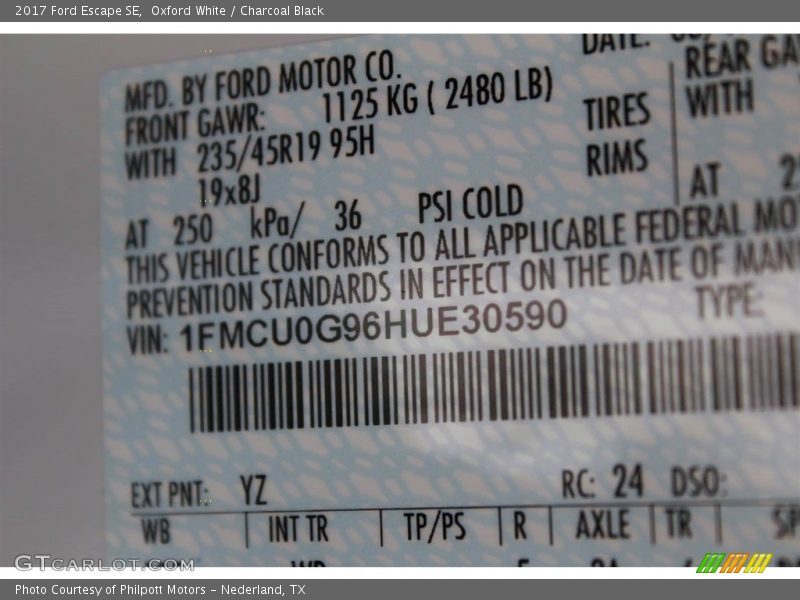 Oxford White / Charcoal Black 2017 Ford Escape SE
