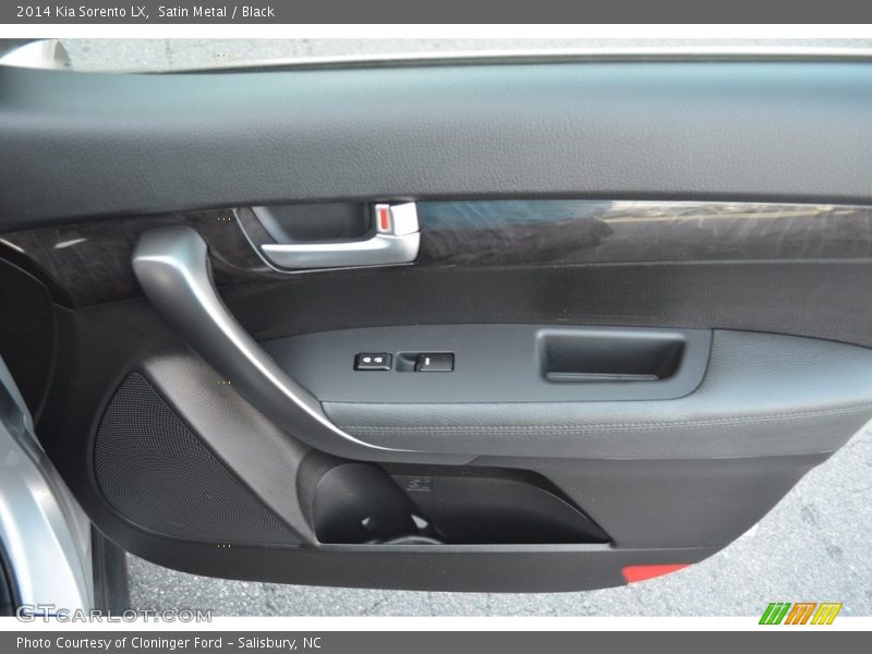 Satin Metal / Black 2014 Kia Sorento LX